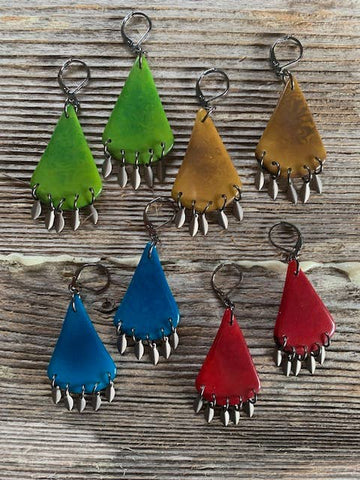 Teardrop-Shaped Tagua Pieces With Metal Fringe - Isleitudes