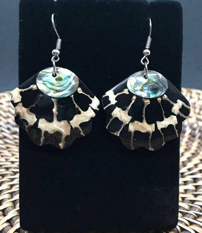 Fan-shaped Shell Earrings - Black - Isleitudes